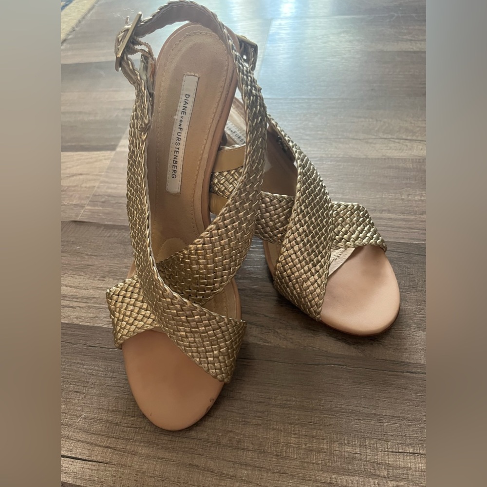 Diane Von Furstenberg Metallic Gold Woven Leather Strappy Heels SZ 8.5
